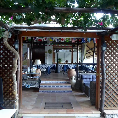 Sleeps 4 Pool Wifi * Nerano