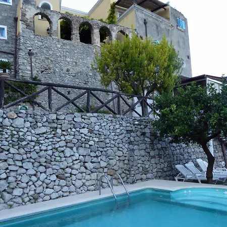Sleeps 4 Pool Wifi