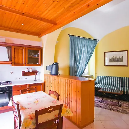 Sleeps 4 Pool Wifi * Nerano