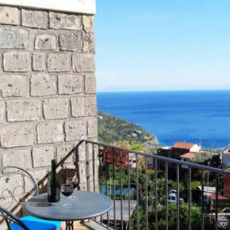 Sleeps 4 Pool Wifi * Nerano